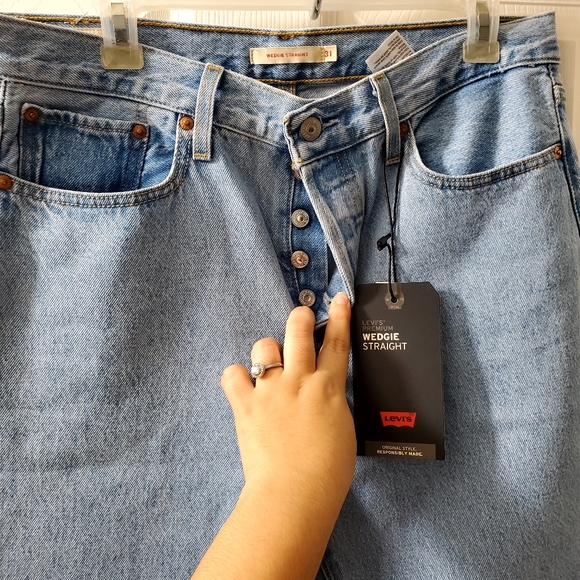 Levi's Premium Wedgie Straight Jeans - Picture 6 of 12